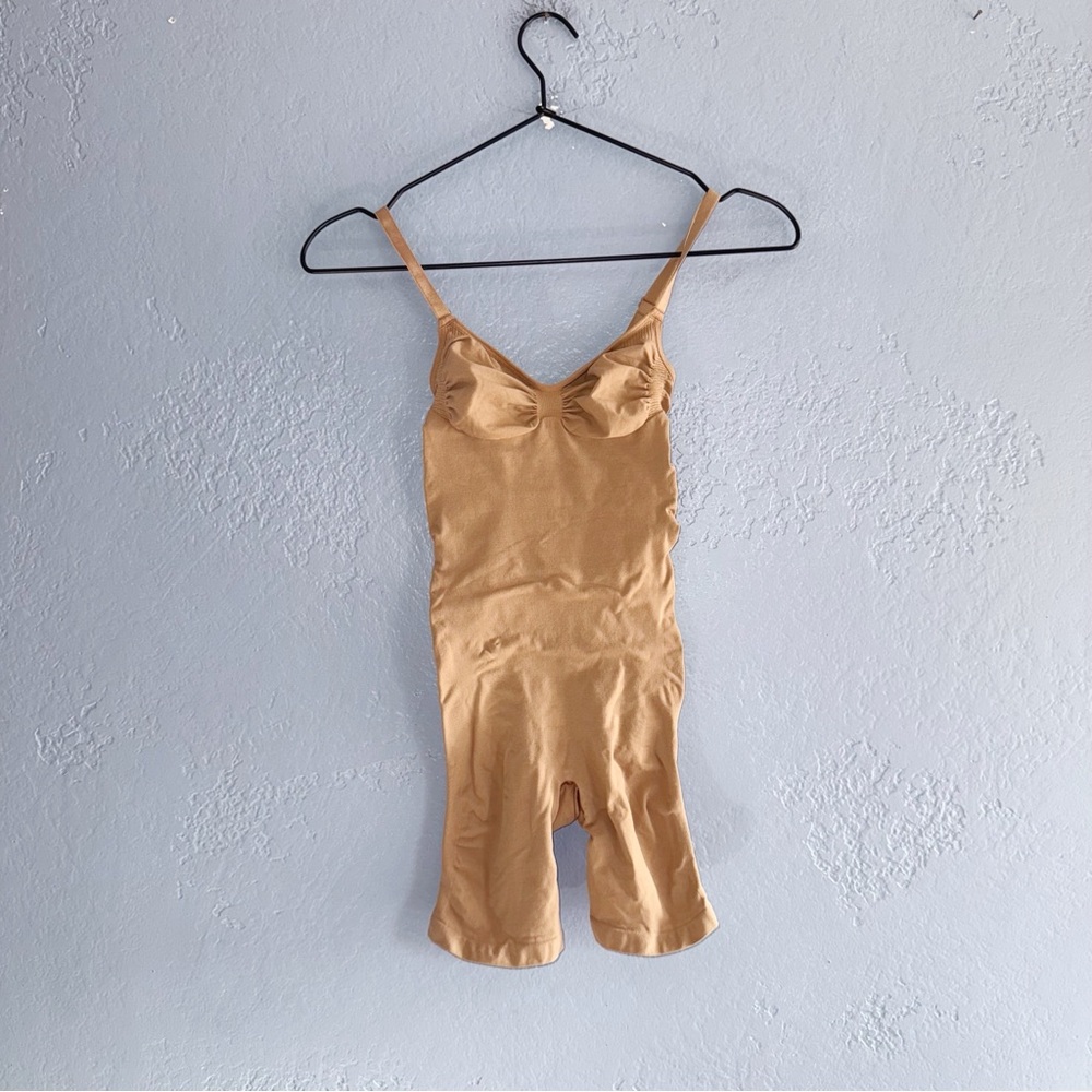 SKIMS Tan Everyday Sculpt Mid Thigh Shapewear Bodysuit Size Medium